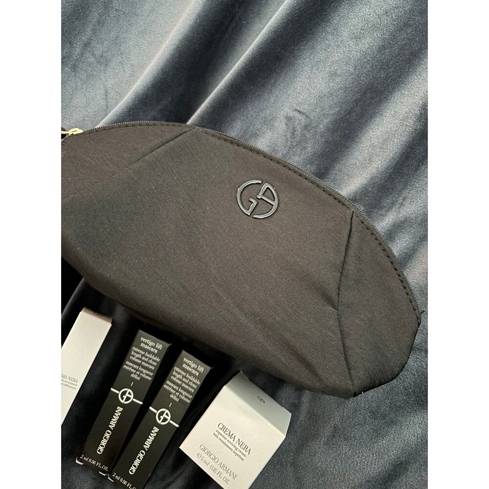 Armani skincare set plus bag - Picture 5 of 5